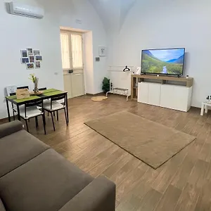 Varagghiu Aeroporto di Catania Fontana Rossa